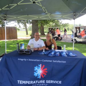 Ash and Kev staying cool under the tent. Ash and Kev staying cool under the tent.